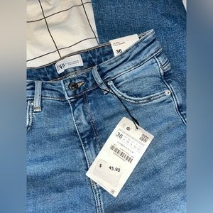 NWT Zara Womens Size 4 High
Rise Jeans With Split